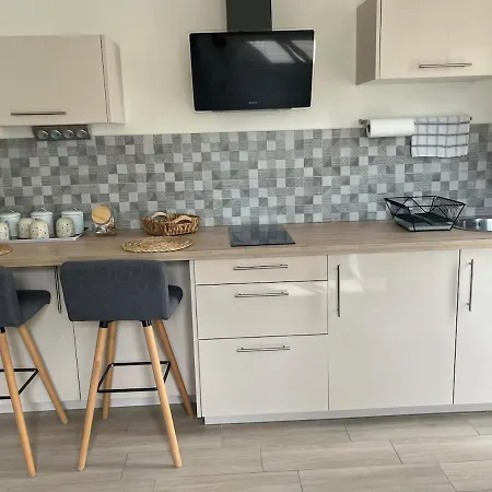 Studio climatisé avec terrasse privée *